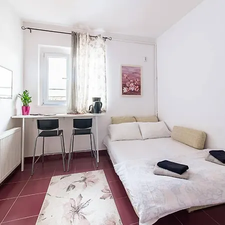 Luminous Studio Central 10min Walk To Old Town Διαμέρισμα